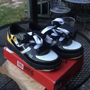 Unltd Marc Ecko Boys Black Yel White Sneakers Sz 7